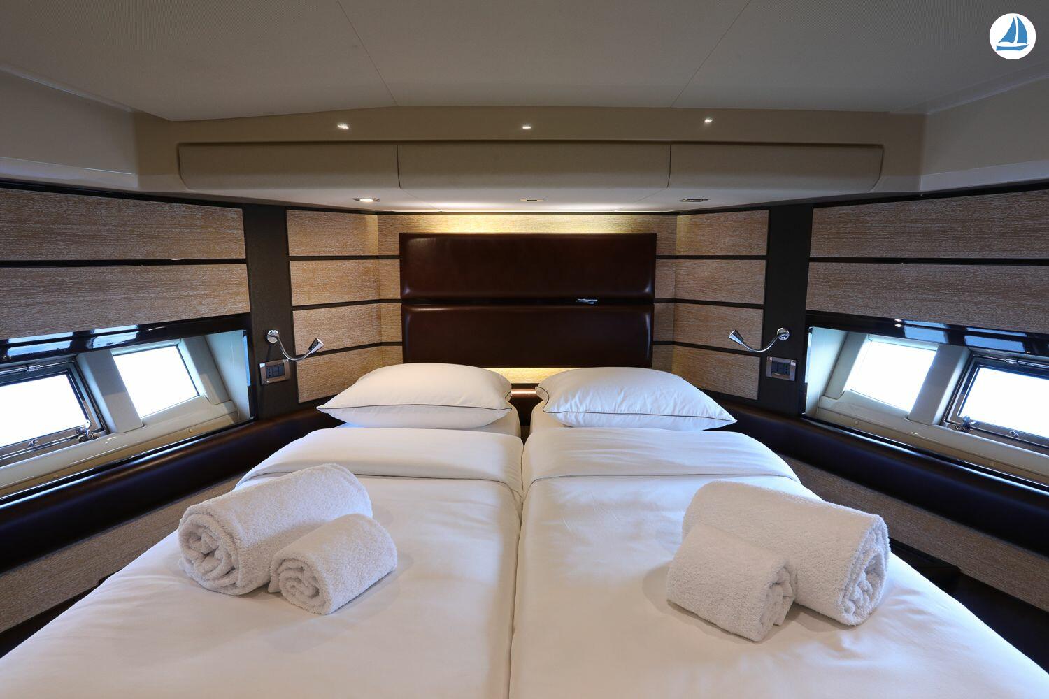 foto Azimut Fly Bridge 58 11