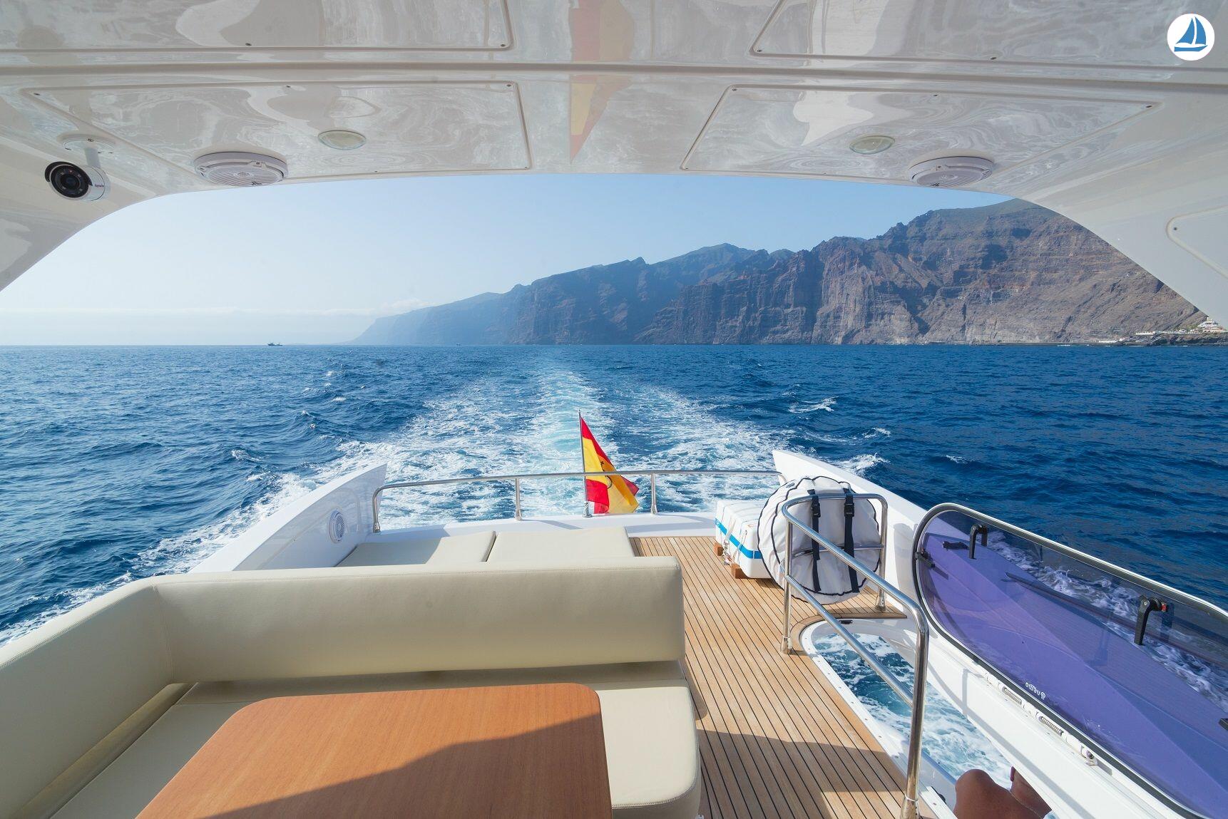 foto Azimut 60 11