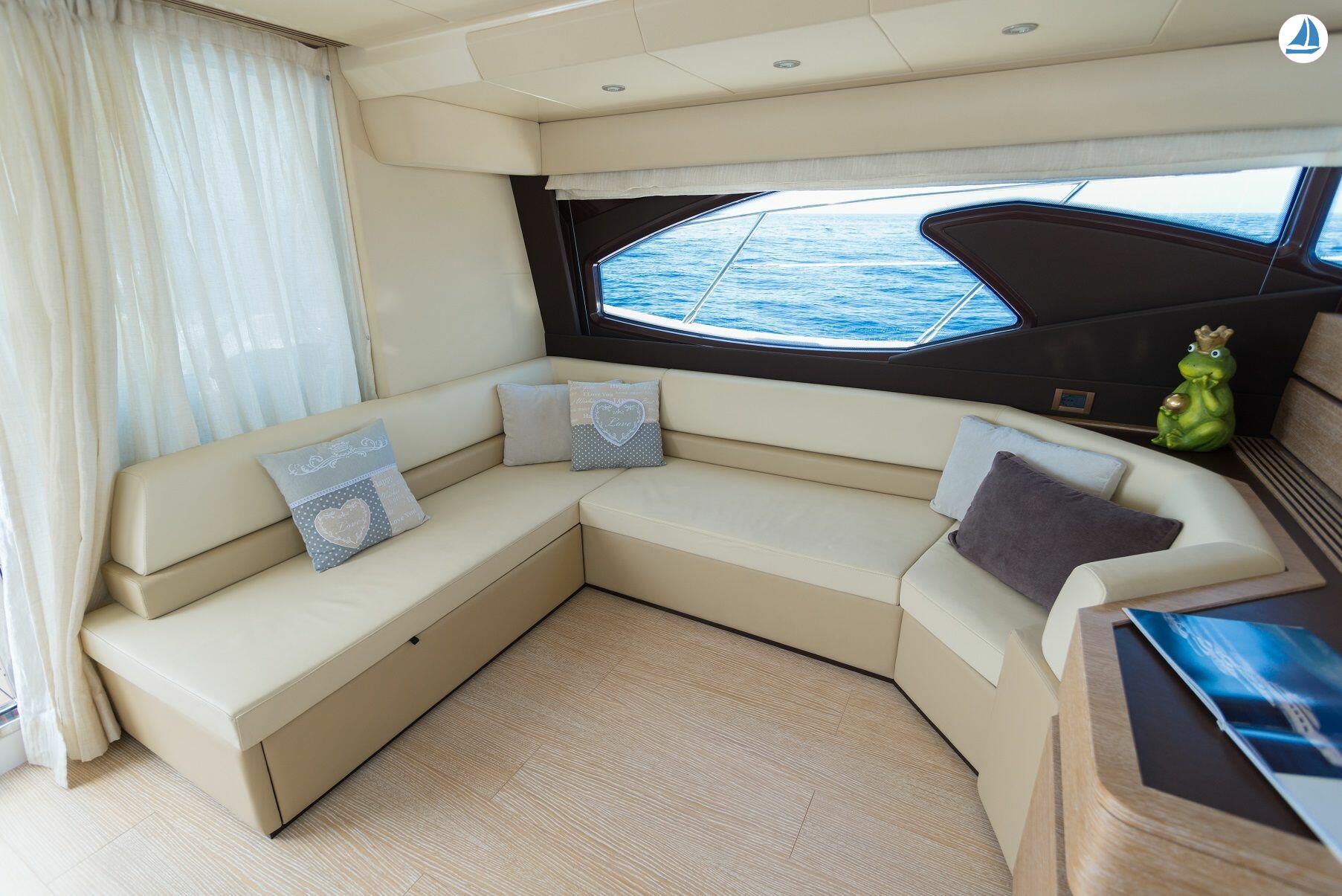 foto Azimut 60 17